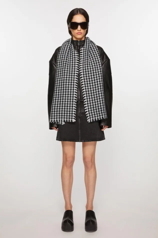 Acne Studios Houndstooth Scarf Blackwhite Women Scarves Acne Studios Houndstooth Scarf Blackwhite Women Scarves