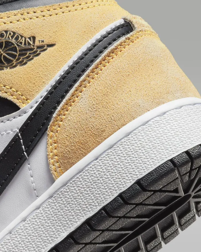 Kids Nike Jordan Air Jordan 1 Mid SE Magic Emberwhiteblacksundial