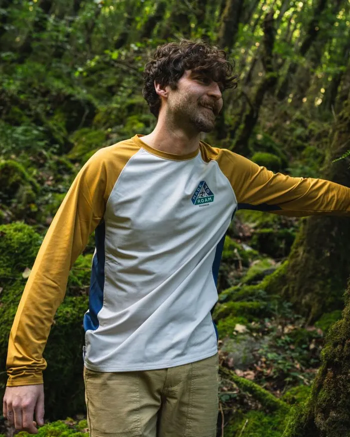 Passenger Clothing Range Recycled Active LS Tshirt Dusty Ochre Vintage White Men Activewear