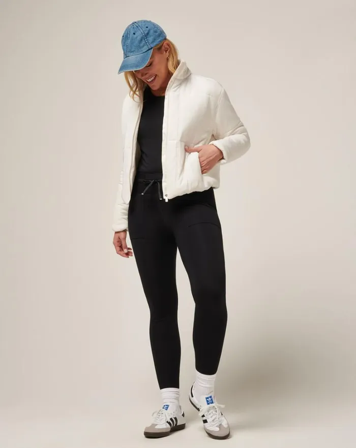 Women Jackets TravisMathew MONT BLANC PUFFER Cloud Dancer Women Jackets TravisMathew MONT BLANC PUFFER Cloud Dancer